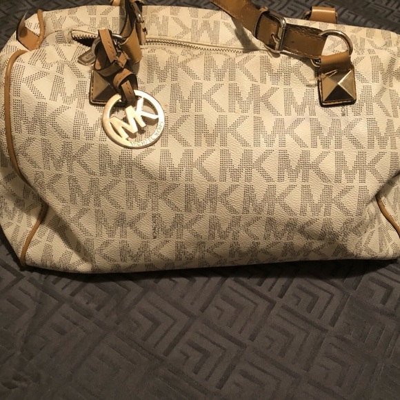 A beautiful mk bag - Picture 1 of 5